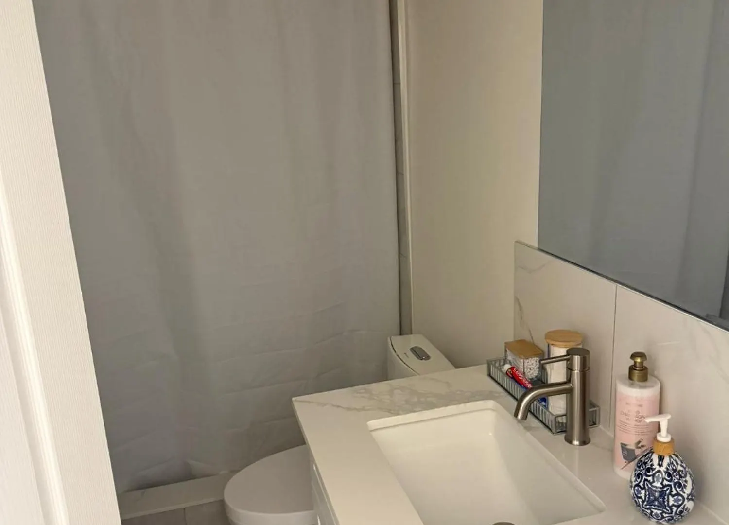 Homestay Top Location In Dt Toronto- Cn Tower View